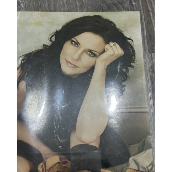 Vintage Portrait of a Woman with Thoughtful Expression - Picture 5 of 6